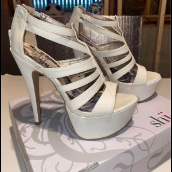 White high heel sandals - Picture 2 of 3